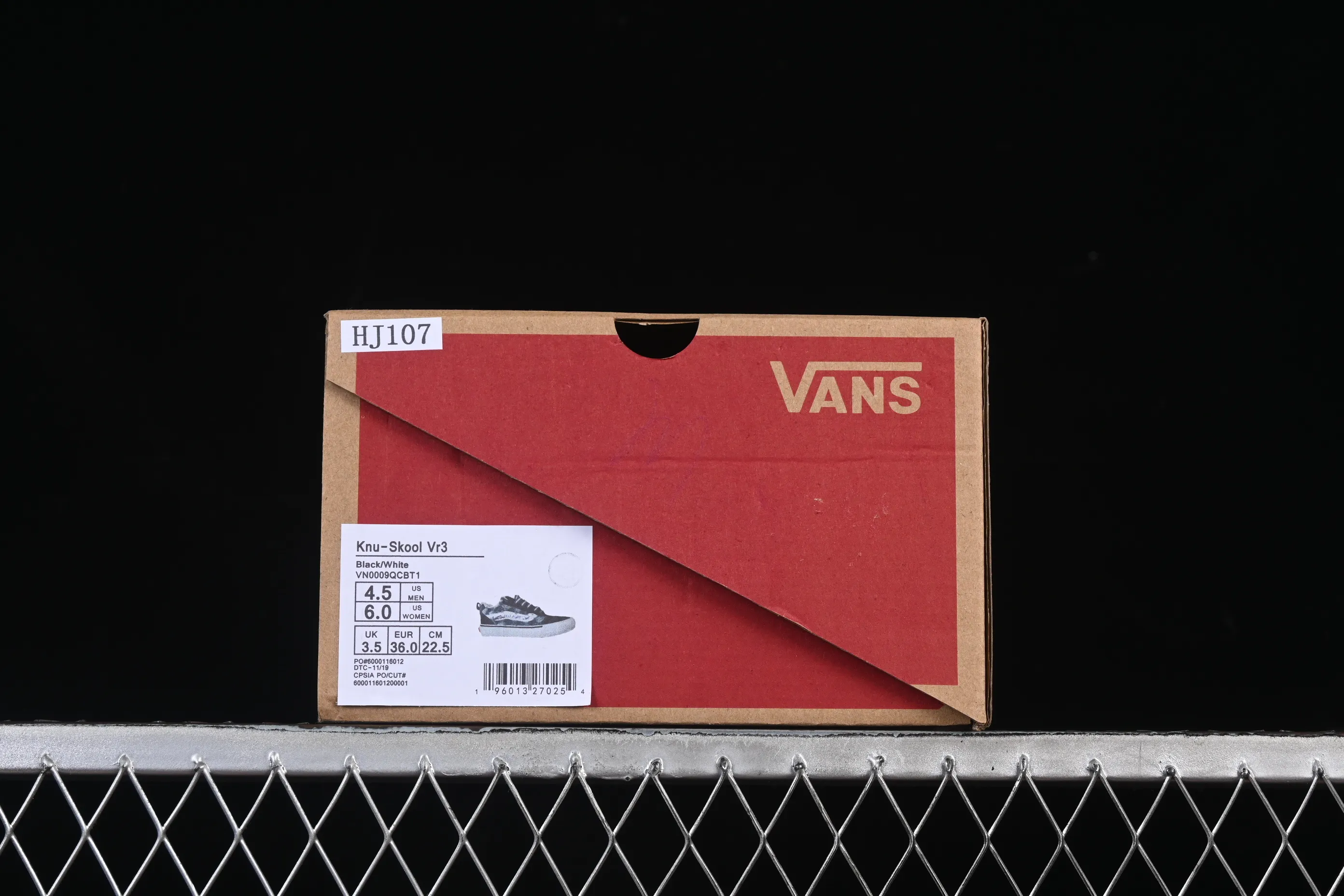 All categories Vans Vans series Vans Low Vans low-top Vans Knu Skool Vr3 Vans low-top casual skateboard shoes VN0009QCBT1